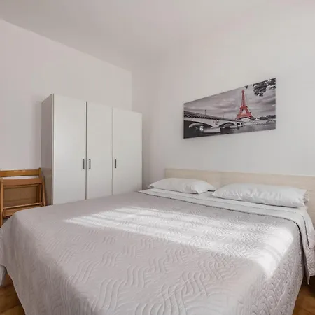 Apartamento Elma *